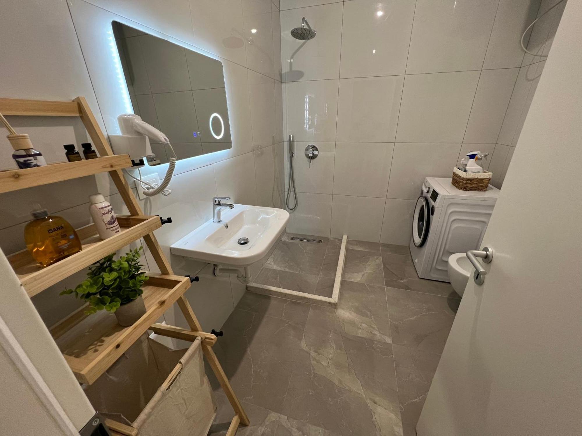 Sunflower Apartment تيرانا المظهر الخارجي الصورة