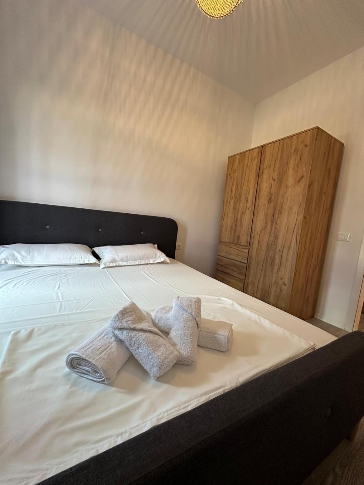 Sunflower Apartment تيرانا المظهر الخارجي الصورة